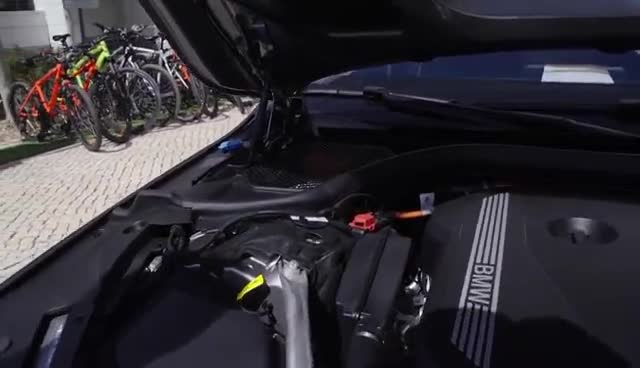 宝马7系的插电孔展示以及打开方