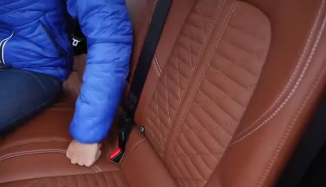 动力方面，新车采用3.8TV8涡轮增压发动机