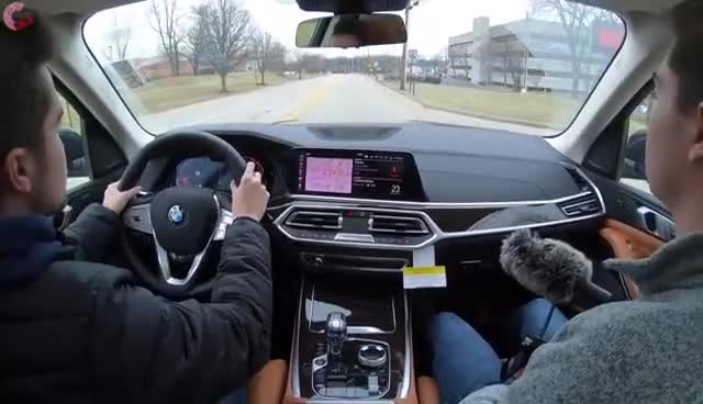 宝马X7_能越野能家用