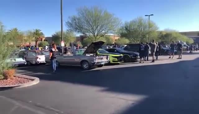 老式汽车别有风味，外国实拍欣赏