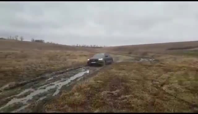 实拍奥迪Q8户外越野挑战