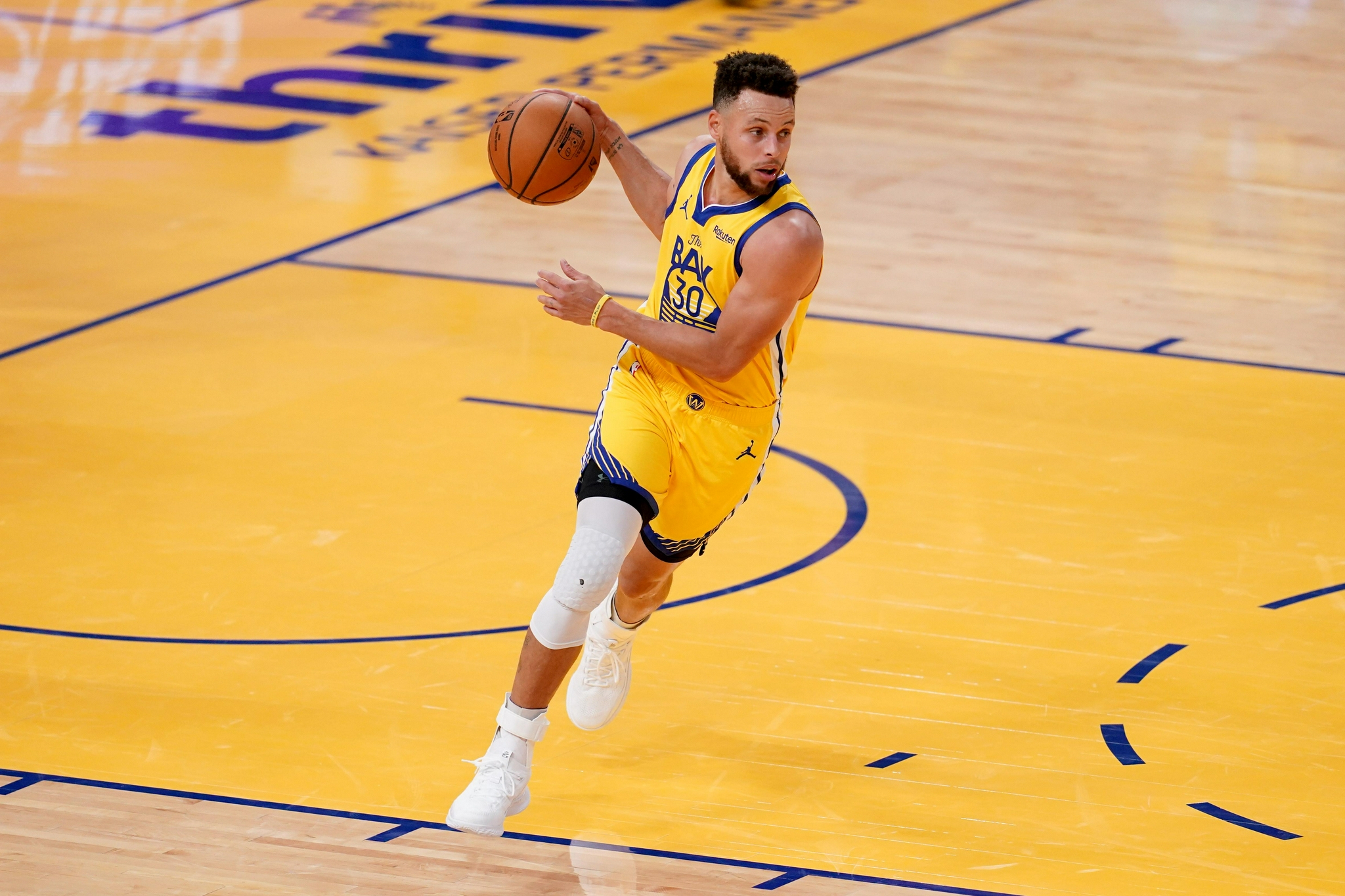 库里提前续约勇士价码曝光!nba史上首位2度获2亿美金合约球员!