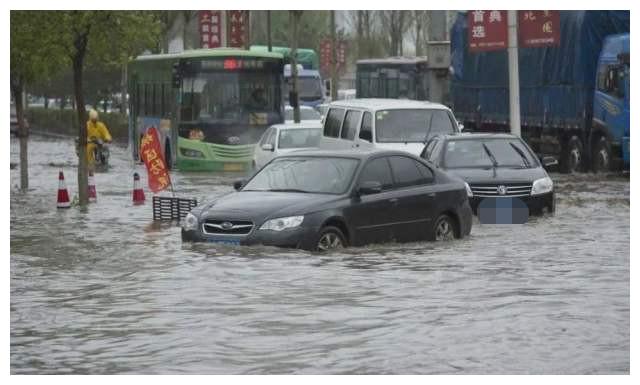 安徽突降暴雨，新能源汽车“原形毕露”，白送给车贩子都被嫌弃