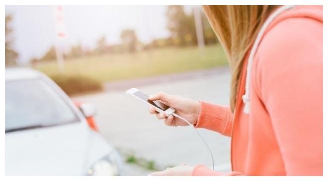 晚上在睡觉前,长时间躺着“玩手机”,你或许会有这3个“变化”休闲区蓝鸢梦想 - Www.slyday.coM 晚上在睡觉前,长时间躺着“玩手机”,你或许会有这3个“变化”休闲区蓝鸢梦想 - Www.slyday.coM