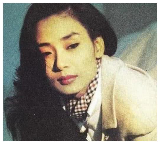 她不惜拒绝赌王抛出的橄榄枝,用尽积蓄一口气买10套房,现状如何