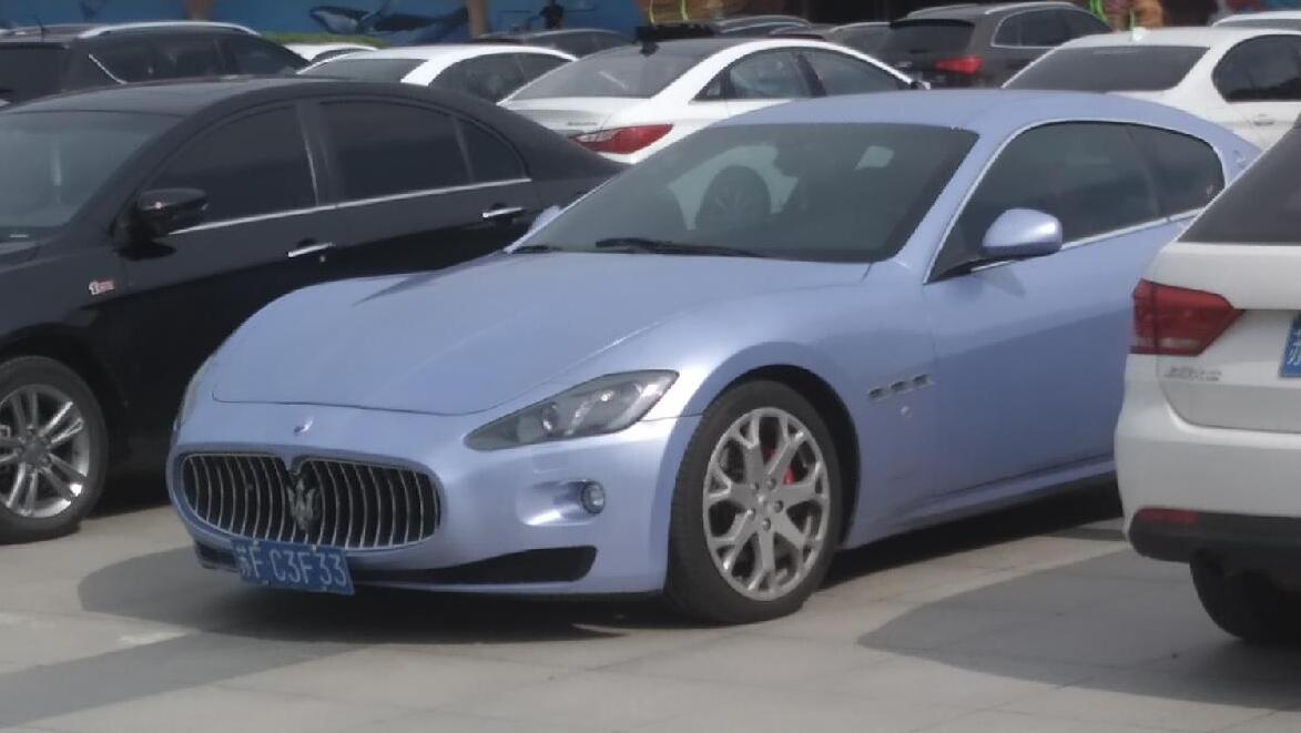 南通海门街头实拍玛莎拉蒂GT跑车，车牌