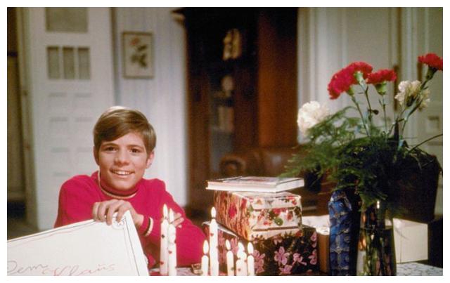 又见英俊少年感慨于海因切为女管家唱歌的这段情节