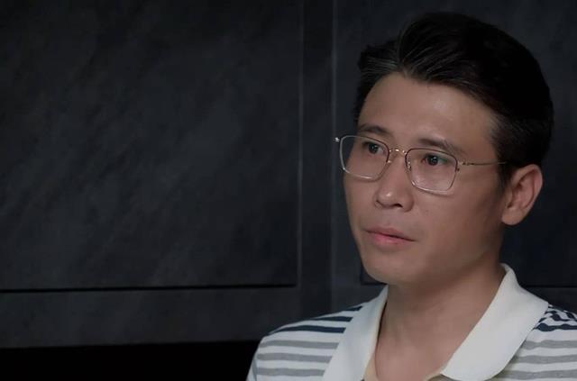 帮助前同事为名,在自己这里捞钱去贴补情人时,只是露出一切了然的表情