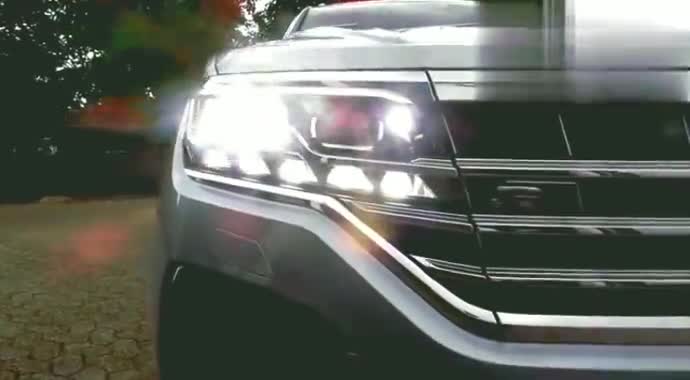 保时捷般的运动感奥迪般的豪华感，实拍新款大众途锐RLine