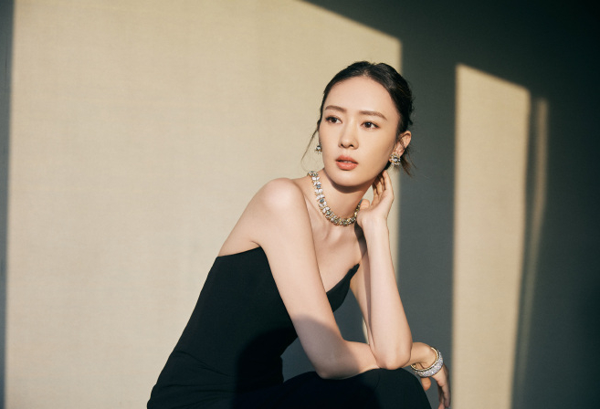 童瑶穿黑色露肩礼服秀美背 天鹅颈亮眼身材窈窕_高清