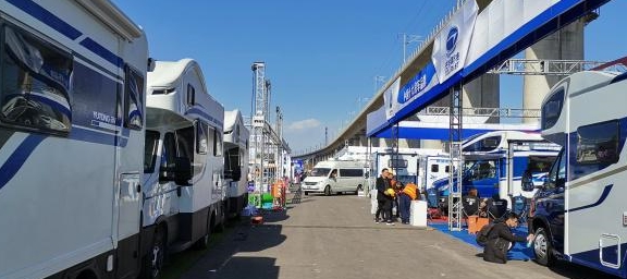 怎样能买到性价比高的C型房车？想找特价房车？4个渠道供参考！