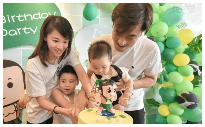 薛之谦为她写了《认真的雪》，最后却嫁给了陈龙，如今越活越少女