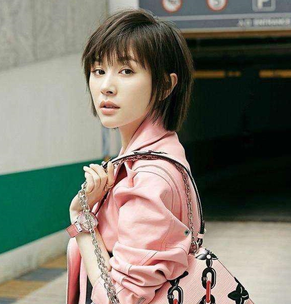 30岁的女人,刻意装嫩留错发型很掉价,推荐3款发型减龄