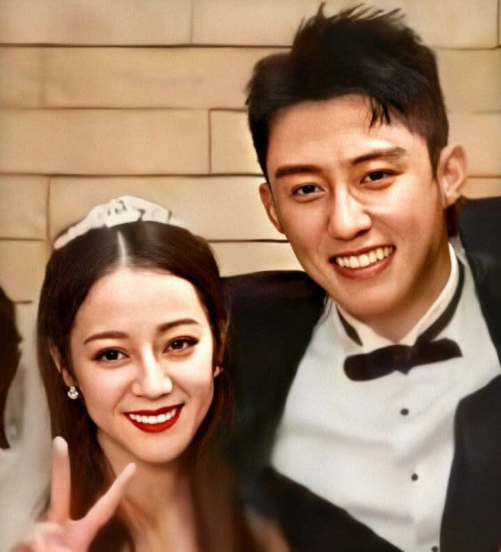 H男星和四字小花恋情再添交往细节，网友直播爆料，地下恋不容易