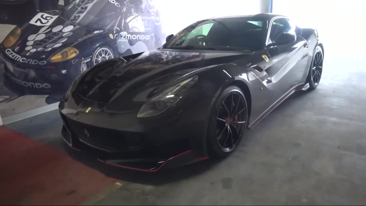 实拍伦敦街头各路豪车，跑车上路回头率超高