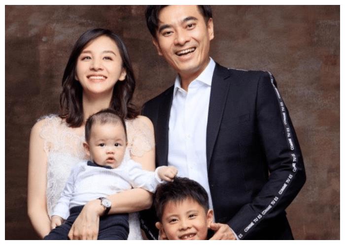 薛之谦为她写了《认真的雪》，最后却嫁给了陈龙，如今越活越少女