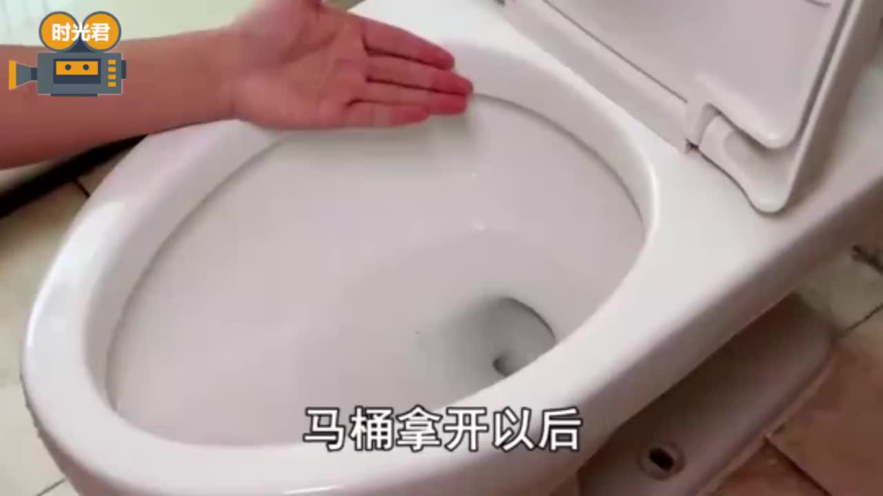 马桶一旦堵塞教你3种方法快速疏通好再也不用花钱请人
