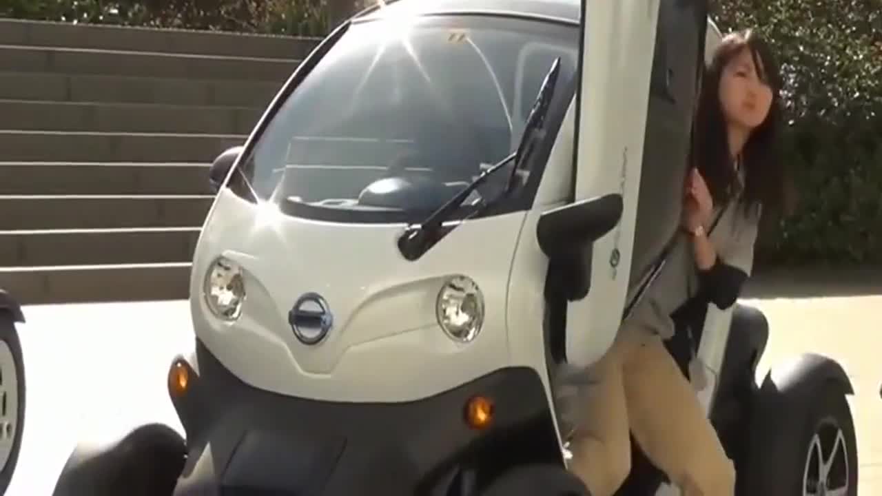 双人电动汽车EV亮相 摩托车的价格！