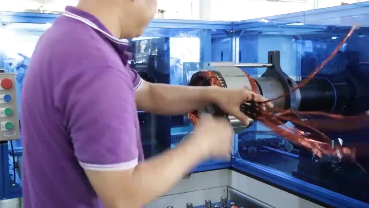 工厂实拍，电机绕线圈过程，新能源汽车用的就是这种！