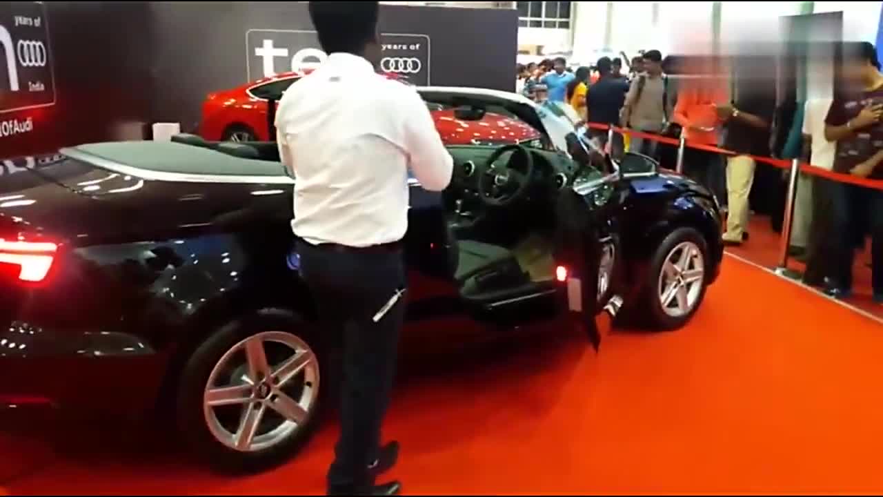 外国的车展每台都是这么的漂亮，看了这配饰有没有心动