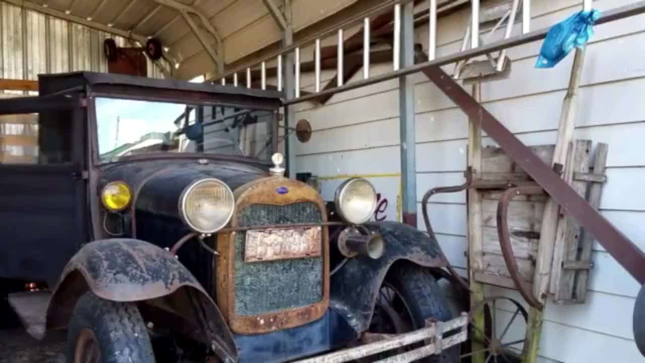 实拍：启动1928年生产的福特卡车