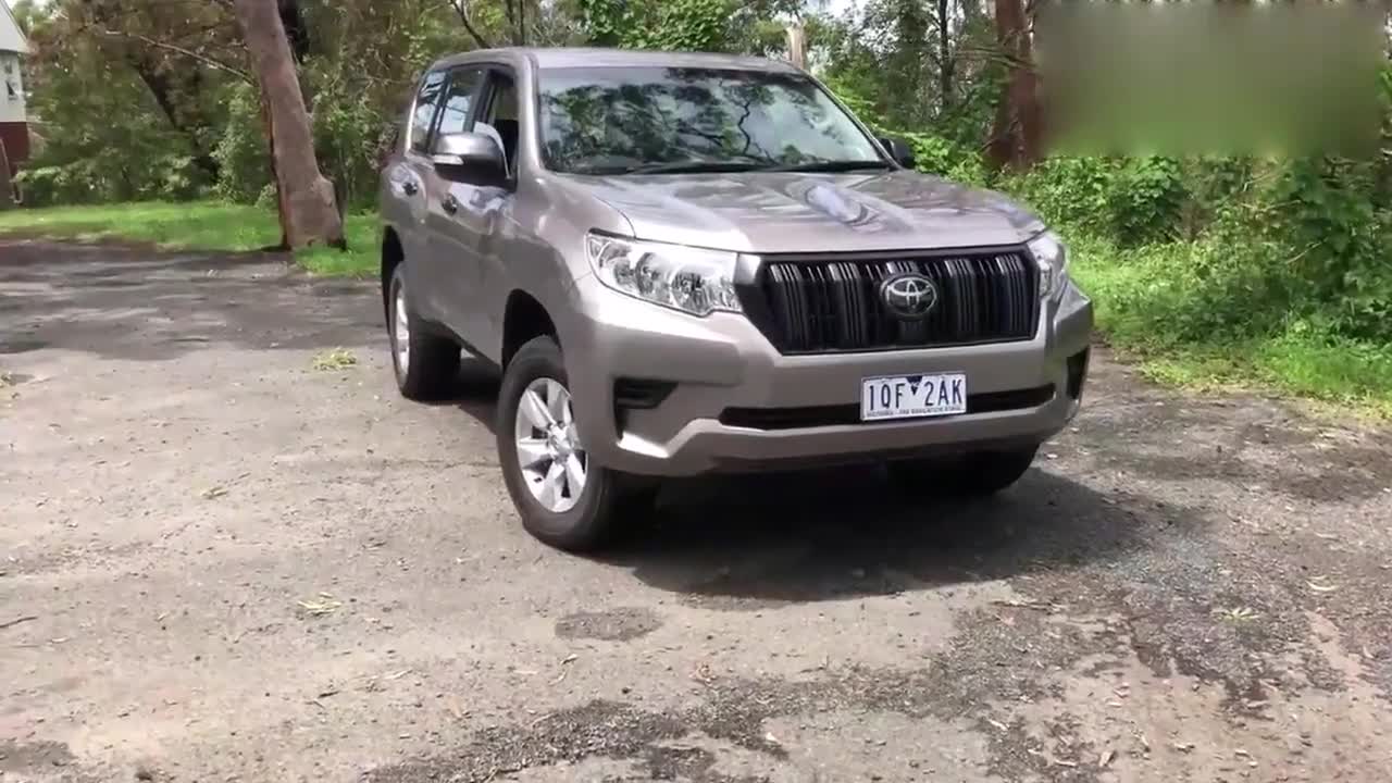 2020款丰田普拉多GX海外亮相，外观与内饰全方位实拍