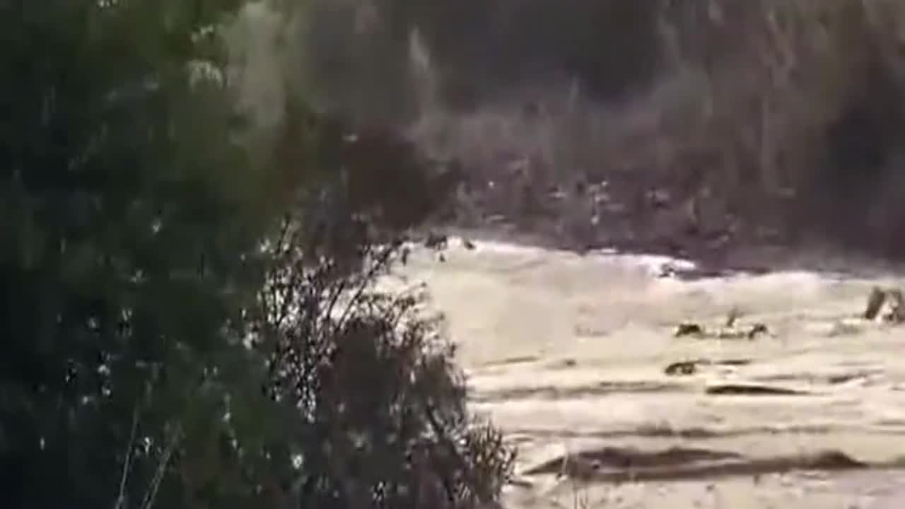 新款现代途胜轿车，淌水，爬山，无所不能，简直太棒了！