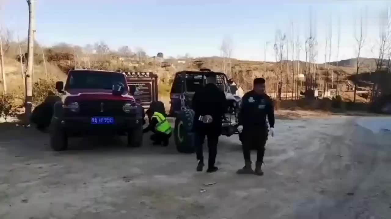 实拍坦克300VS战斧天梯攀爬，你觉得谁会赢呢？