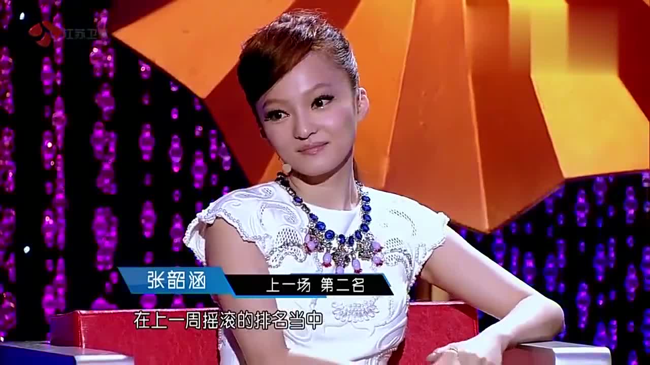 女子一首《站在高岗上》,全场观众都沸腾了,太好听了