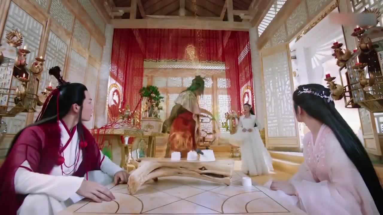 香蜜老胡历经千辛万苦终于找到锦觅,二话不说拉起锦觅