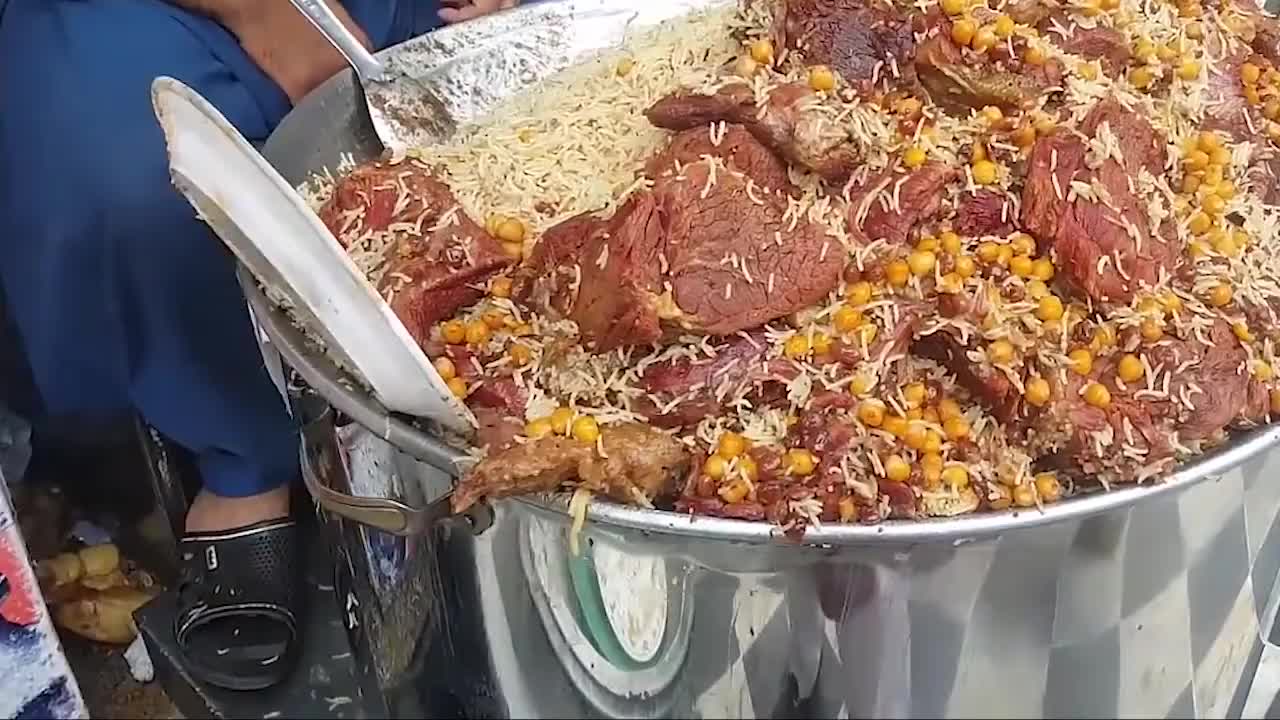 巴基斯坦特色美食鹰嘴豆牛肉手抓饭,牛肉飘香米粒绵长