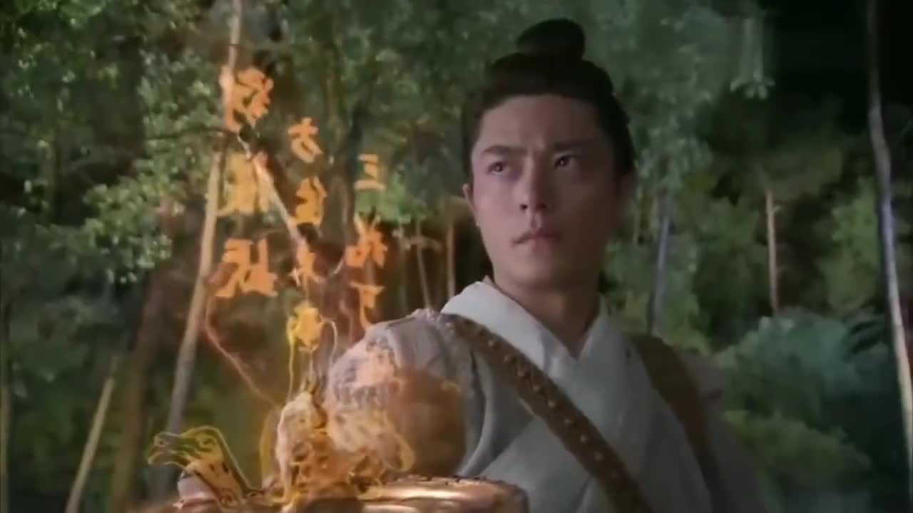 徐长卿墨迹半天才抓的小妖魔尊重楼霸气出手直接轰碎了
