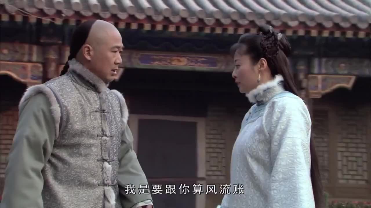 小月拉着纪晓岚就要算账非逼着纪晓岚说出二十年前的事
