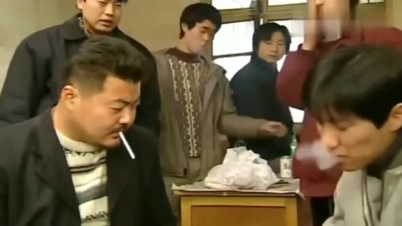 豪哥的手下也不是什么善茬骂起小弟来照样不输张世豪