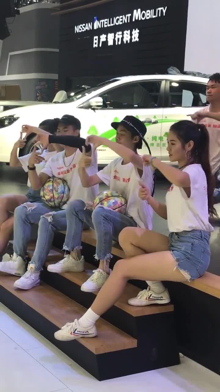 现在的车展真是花样百出！