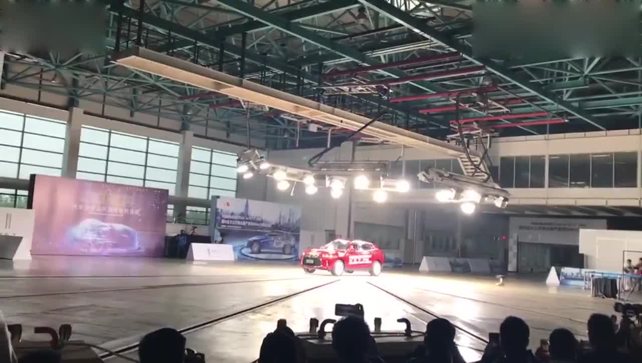 视频：WEY P8上市发布会现场碰撞测试，给力！