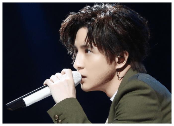 薛之谦为她写了《认真的雪》，最后却嫁给了陈龙，如今越活越少女