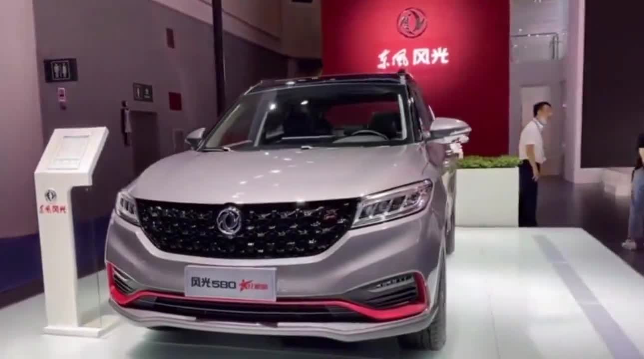 2022款全新东风风光580,全新东风风光580 新款东风风光580外观更运动时尚,配备15.6寸大屏 180