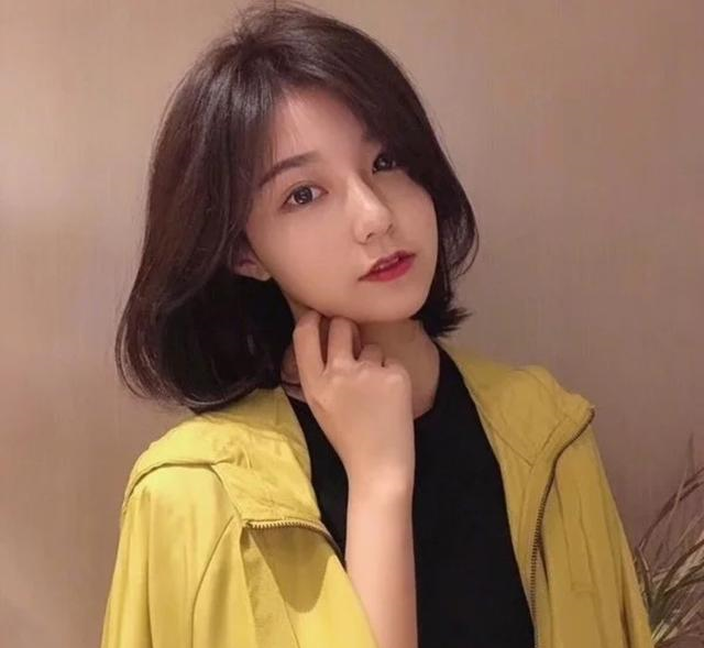 四十岁女人适合的发型:锁骨发减龄,长卷发有韵味,你喜欢哪个