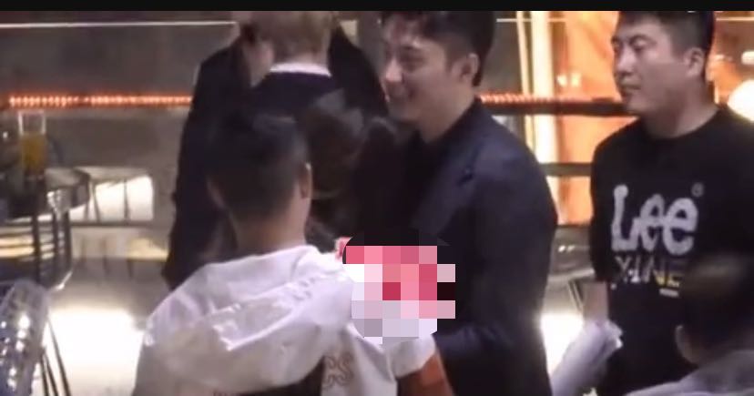 H男星和四字小花恋情再添交往细节，网友直播爆料，地下恋不容易