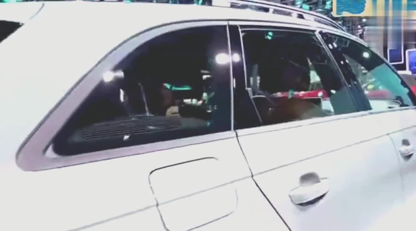 奥迪新款A4终于换上A8大屏幕，全进口四驱，售价36万