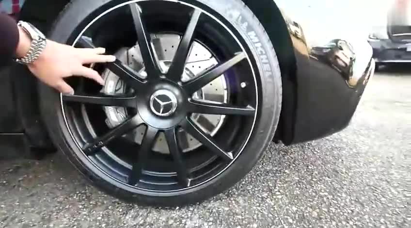 价值250万的奔驰S级，踩下油门那一刻宝马M760Li都失去了荣光