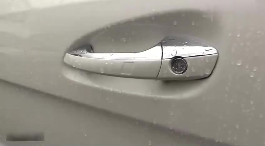 2018款奔驰GLS按下车钥匙，打开第三排座椅时果断放弃路虎揽胜