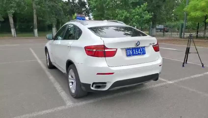 实拍：13款宝马X6pk哈弗F7x,尾部设计运动款pk经典款,喜欢哪一款