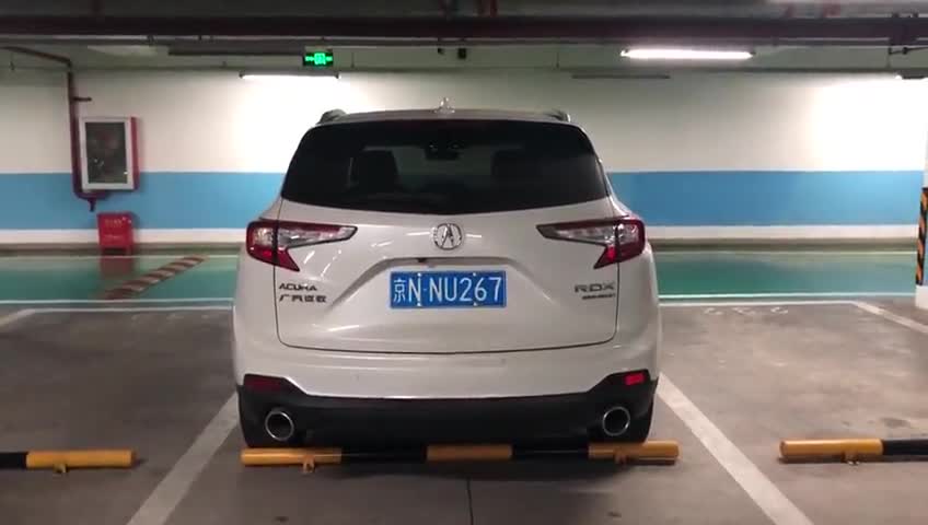 实拍：讴歌RDXC字形车尾设计，双炮筒排气管非常大