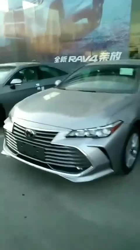 新款丰田，你更喜欢哪个颜色？