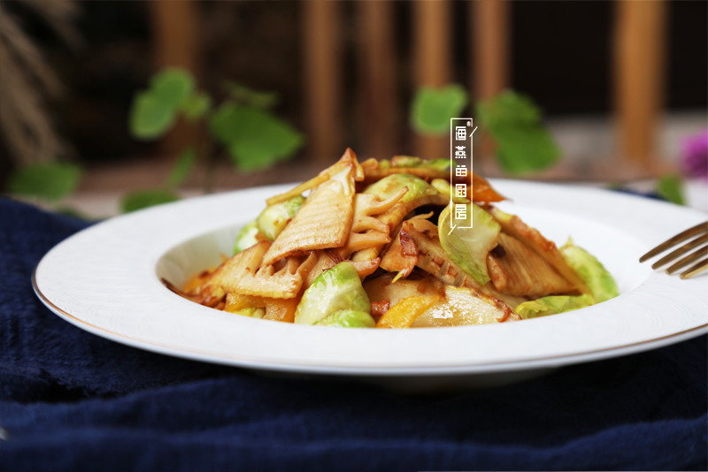 【酱爆甘蓝笋片】--鲜嫩脆爽的春日必食美味 春笋这样炒,白米饭不能少!