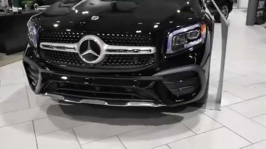 2020款奔驰GLB到店实拍，打开车门看到内饰，给个不心动的理由