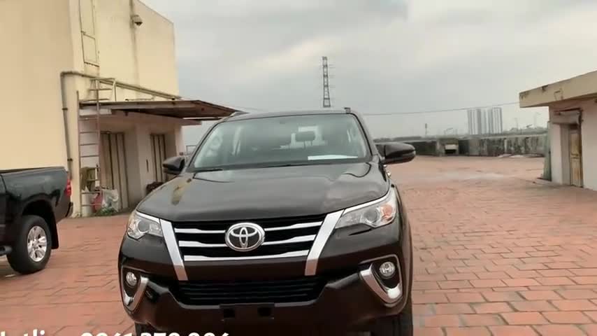 2020款丰田奔跑者实车展示，打开第三排座椅，我彻底心动了！