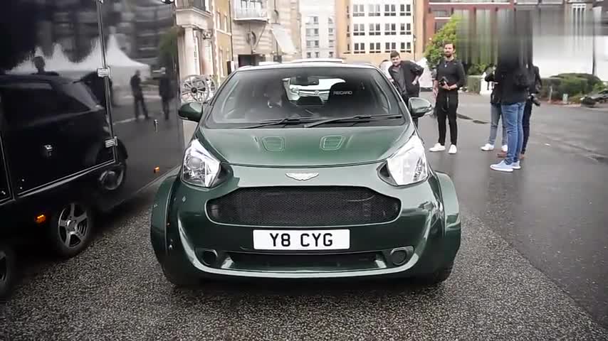 他来了！他来了！他带着V8跑来了，阿斯顿马丁史上最强小钢炮！